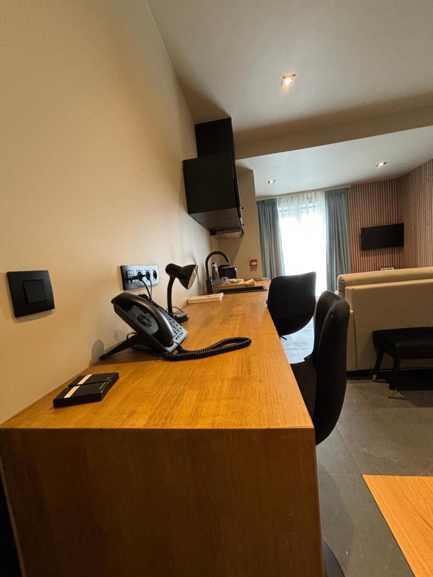 Hotel Mezza Notte Ronse Bagian luar foto